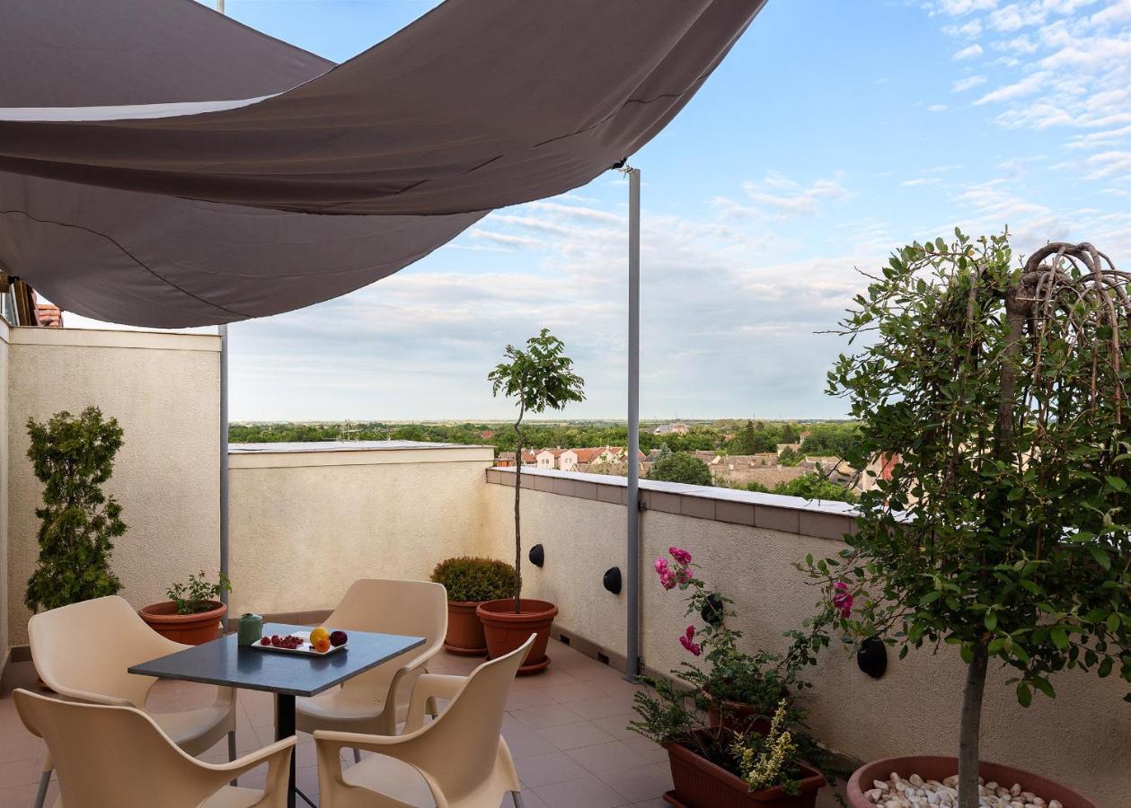 Apartment Penthouse Festina Lente Sombor Extérieur photo